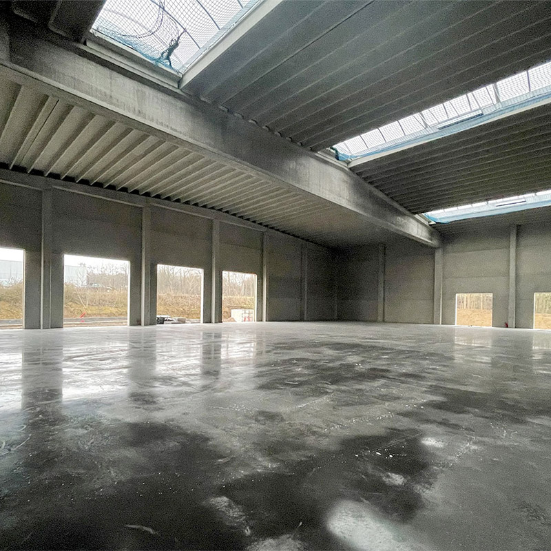 Intérieur hall logistique à louer près de Liège